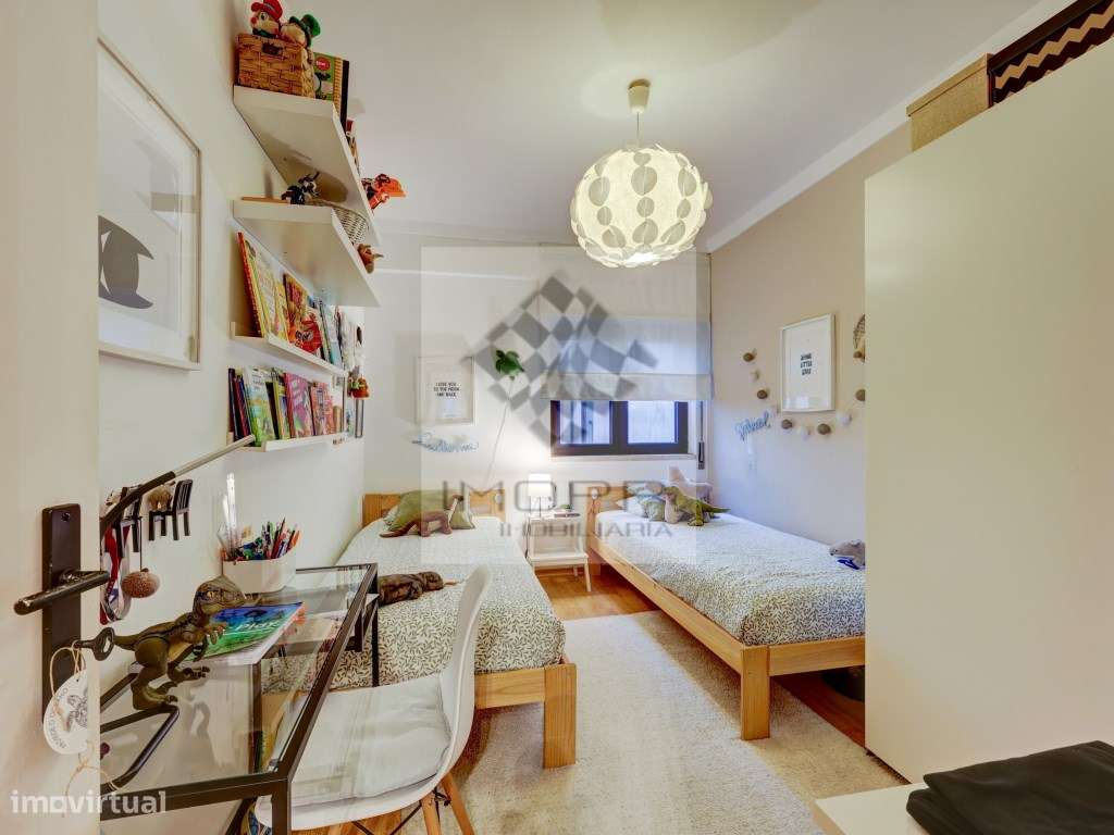 Apartamento T2 com varanda no centro de Carnide-20