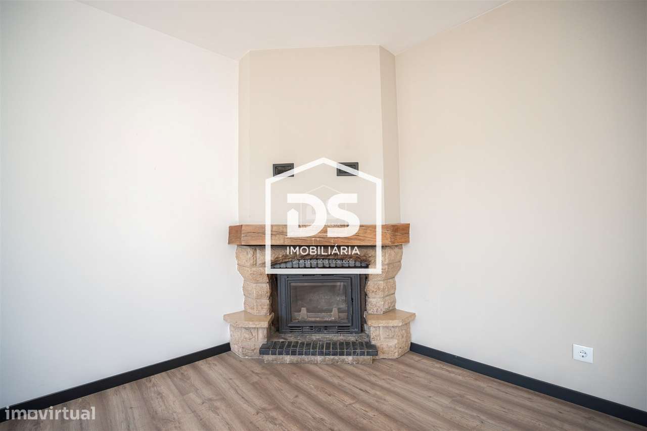 Moradia T4 + T1 com amplo terreno e espaços de lazer em Juncal, Porto-15