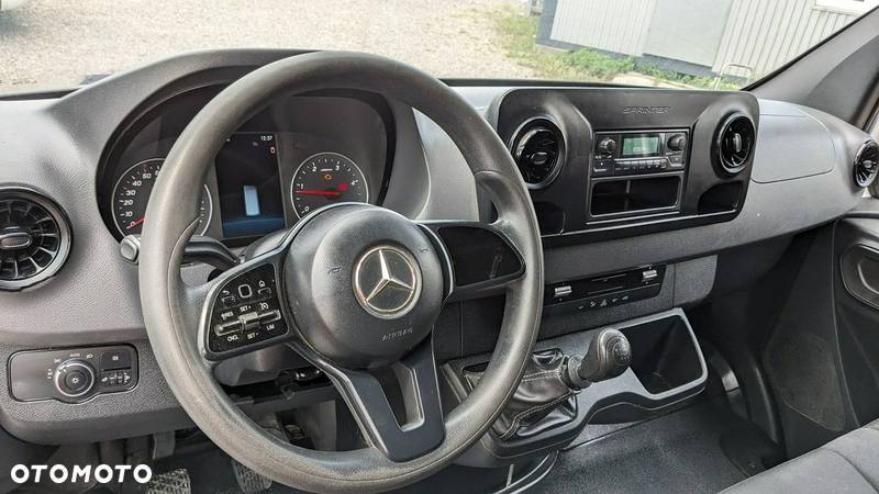 Mercedes-Benz Sprinter - 12