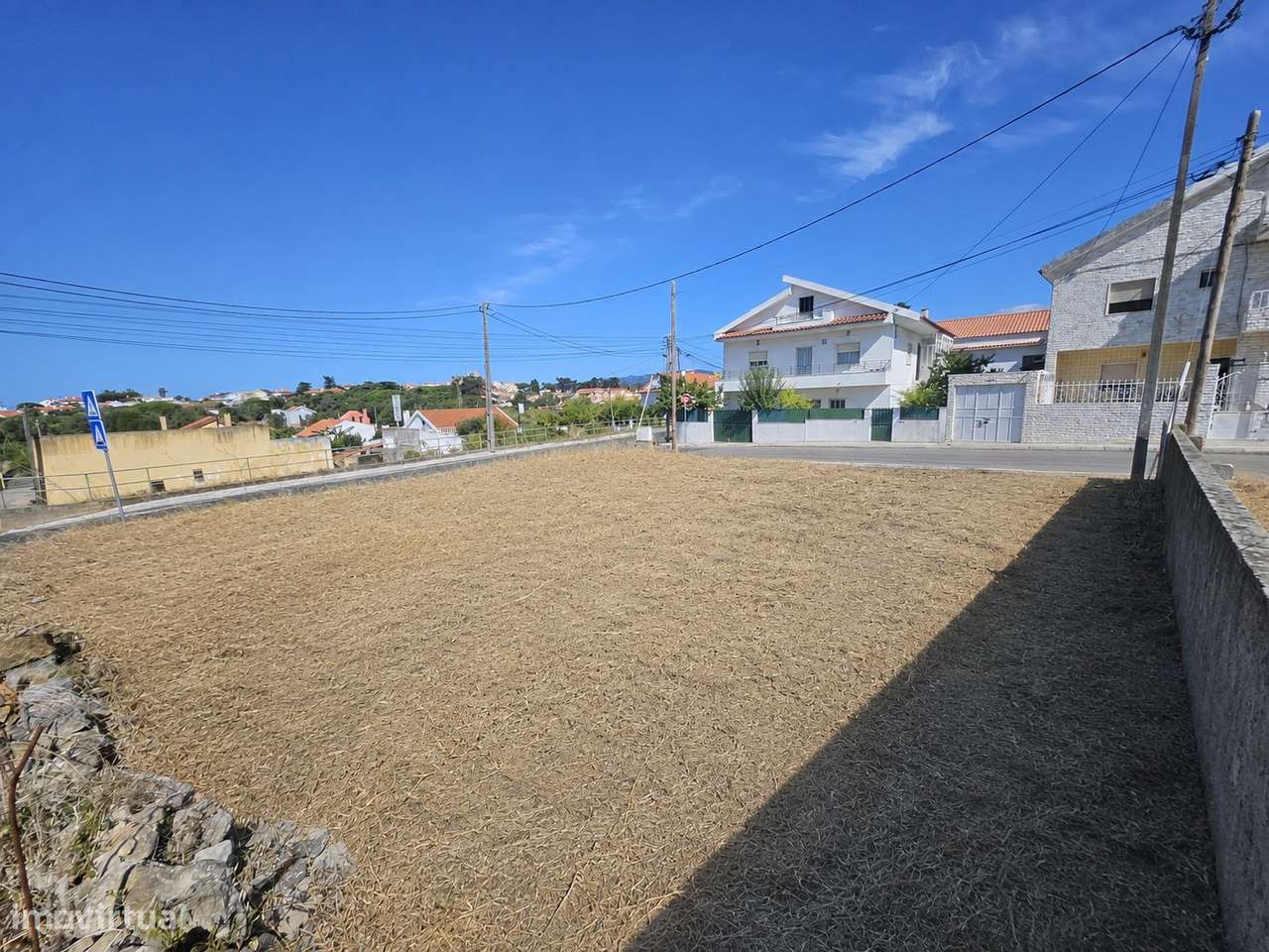 Terreno + Moradia T3 Contemporânea com Piscina | Bicesse-1