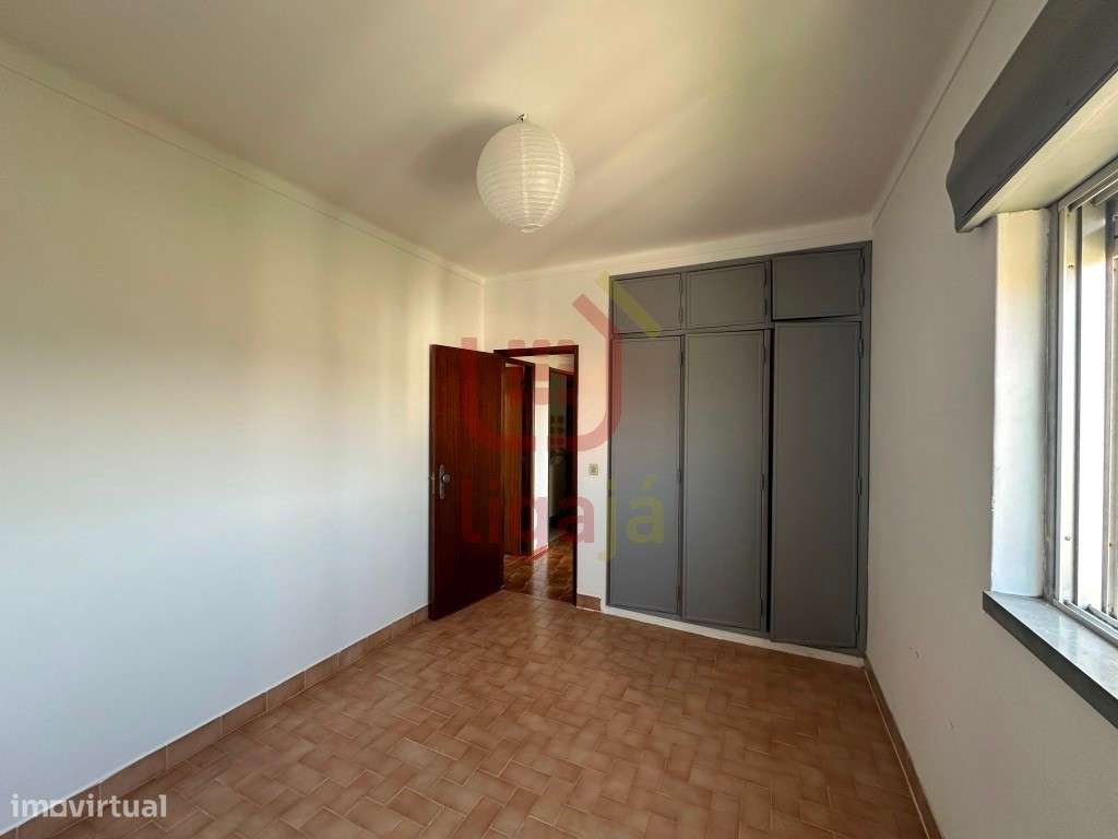 Moradia T2 com Terreno e Anexos - Ourém!-12