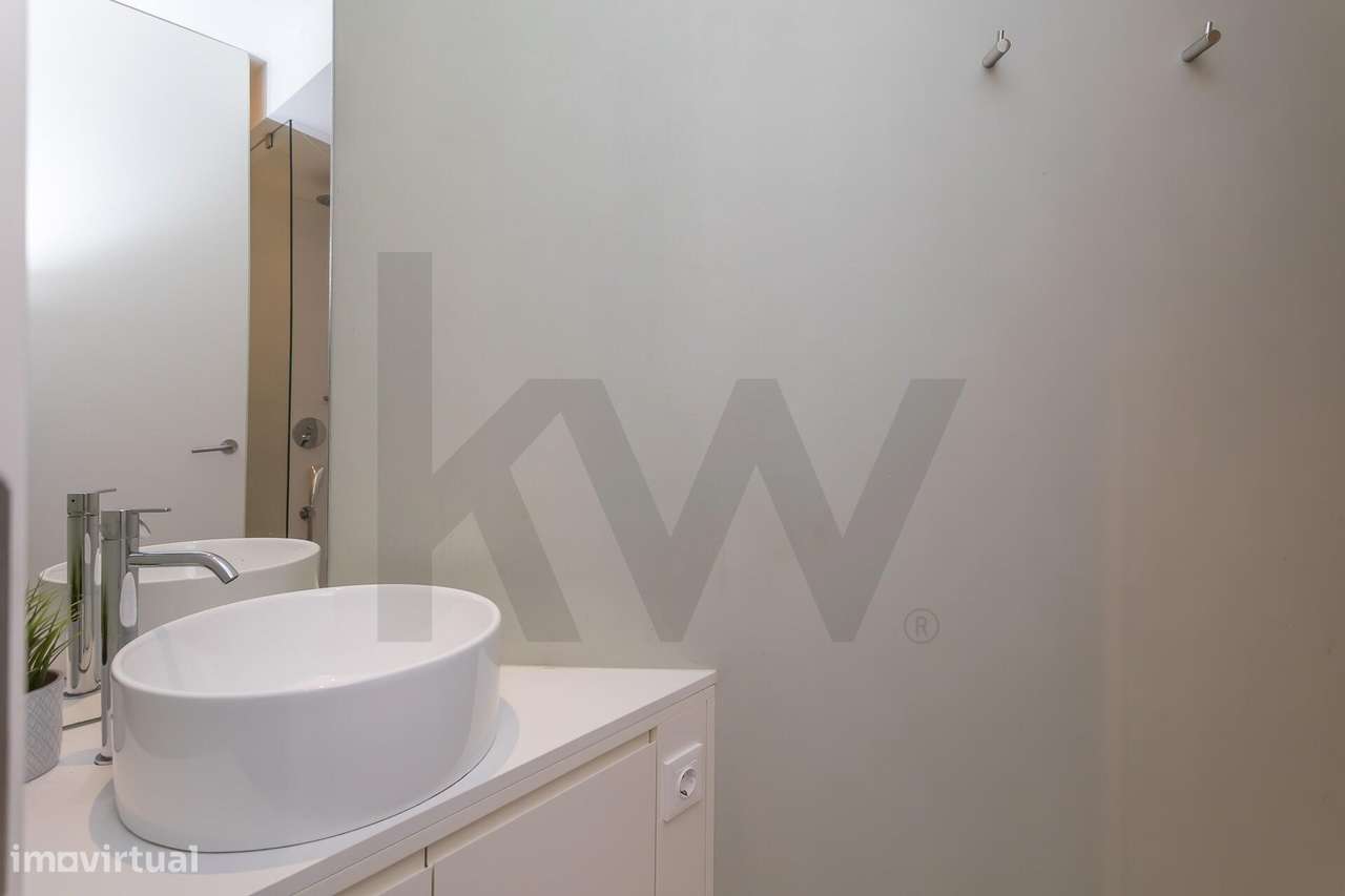 Apartamento T3 Renovado no Condomínio Torres de Lisboa | Laranjeiras S-32