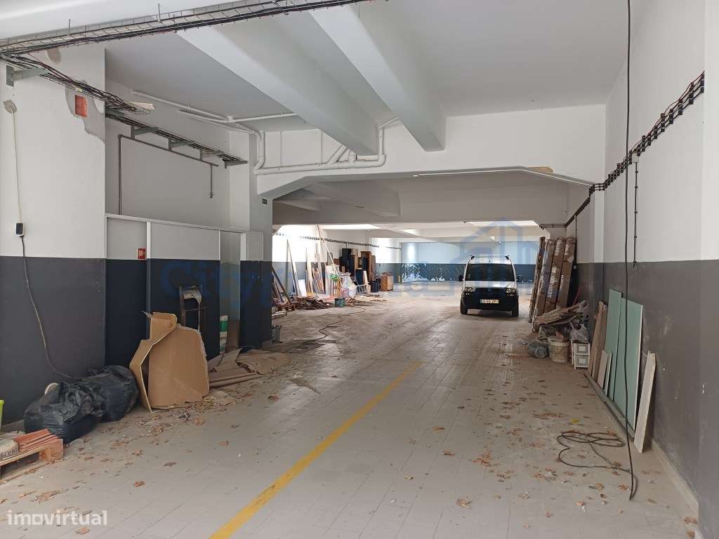 Excelente prédio renovado, de 10 fracções, em Benfica-36