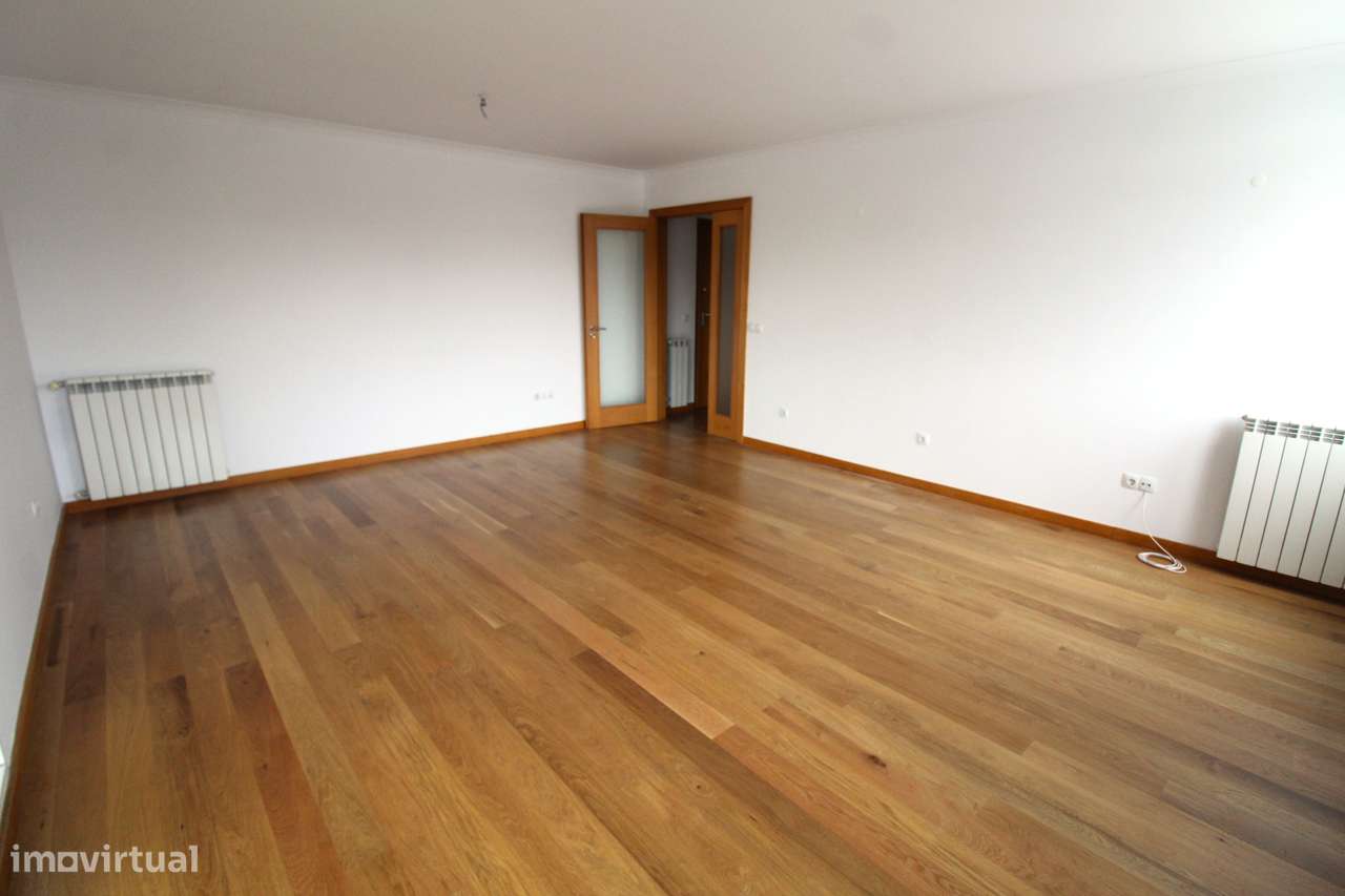 Apartamento T2 com Terraço – Zona do Fórum Viseu-6