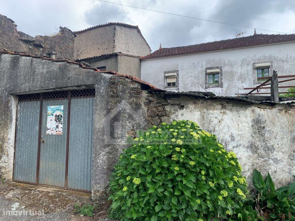 Moradia T4 para recuperar em Campelo, Figueiró dos Vinhos-19