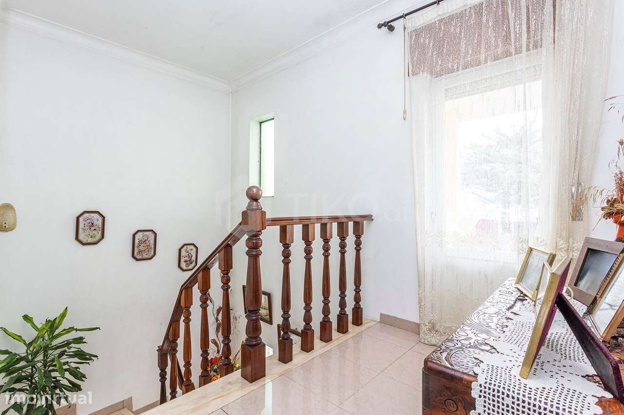 MORADIA GEMINADA À  VENDA EM PORTO SALVO– 3 PISOS, 2 FRENTES-20