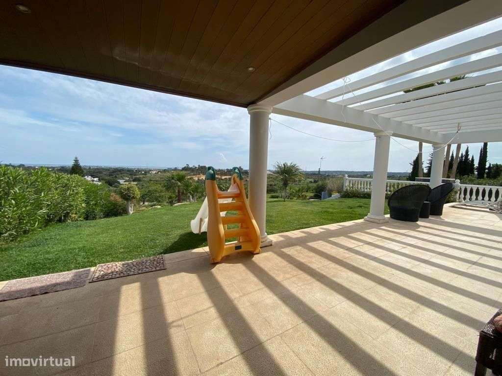 Magnífica Quinta V8 com piscina e deslumbrante vista mar. Localizada-47