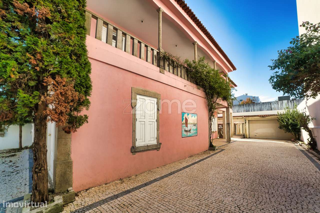 Palacete único T3 - Grande imagem: 2/29