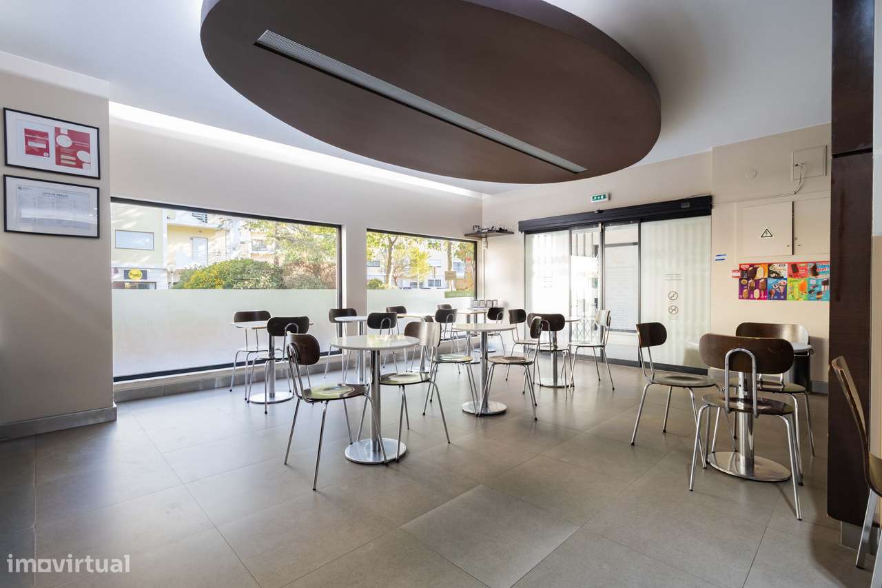 Espaço Versátil no Coração de Alcabideche: Oportunidade Única para Neg - Grande imagem: 4/34
