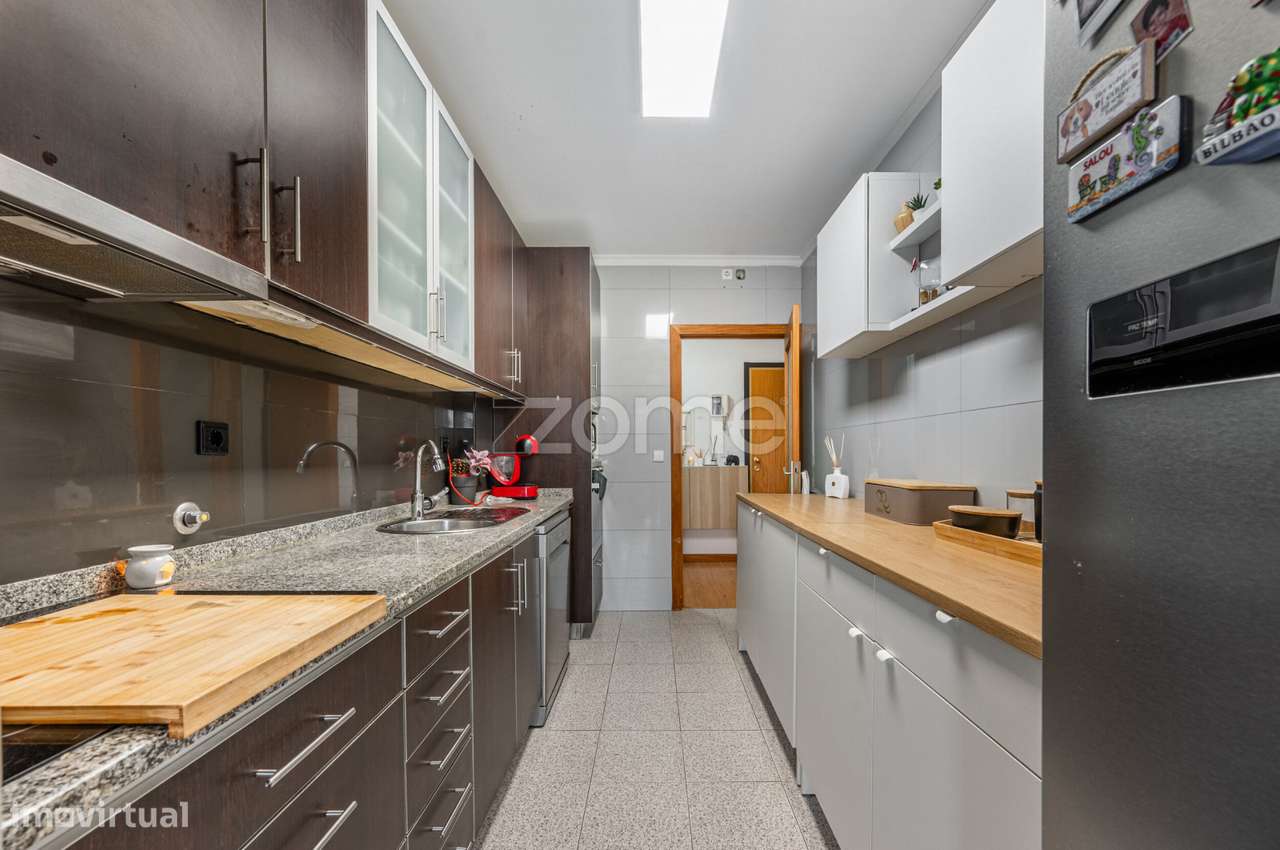 Apartamento T3 com varandas, em Valongo-3
