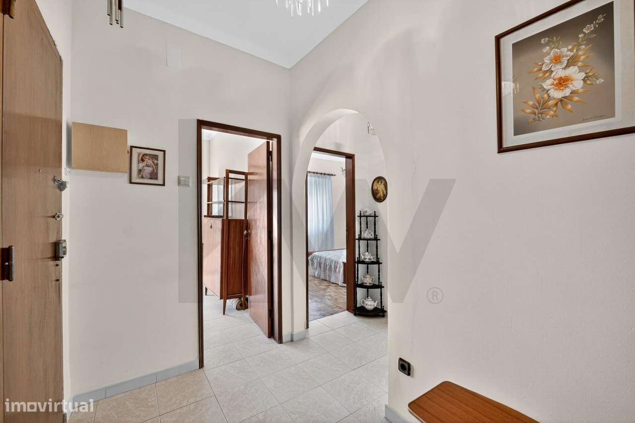 T1 com estúdio remodelado no Pragal - Grande imagem: 3/15