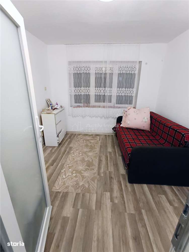 Apartament 2 camere ultracentral in Moldova Noua - Imagine principală: 4/13