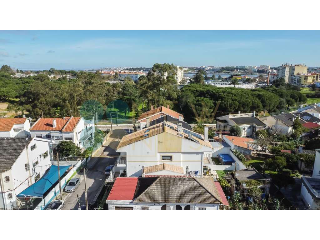 Moradia T2+2 com garagem e jardim, a dois passos do Parque do Serra...-45