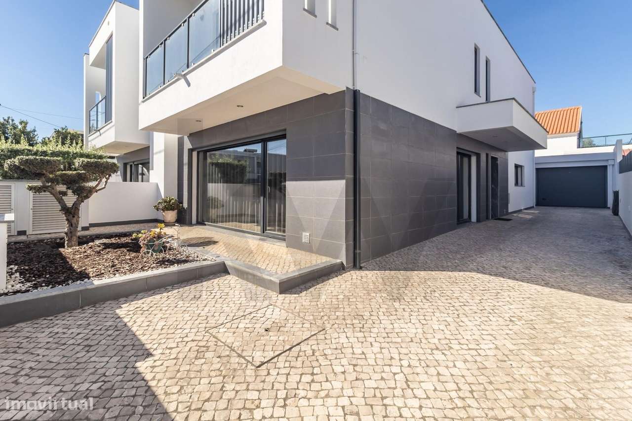 Moradia T4 Geminada em Fernão Ferro-55
