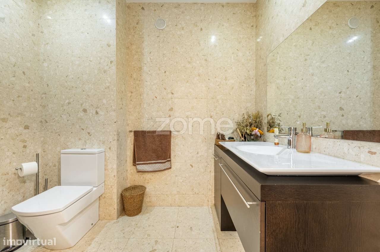 Moradia T3 c/Suítes e Piscina na Quinta das Luzes-16