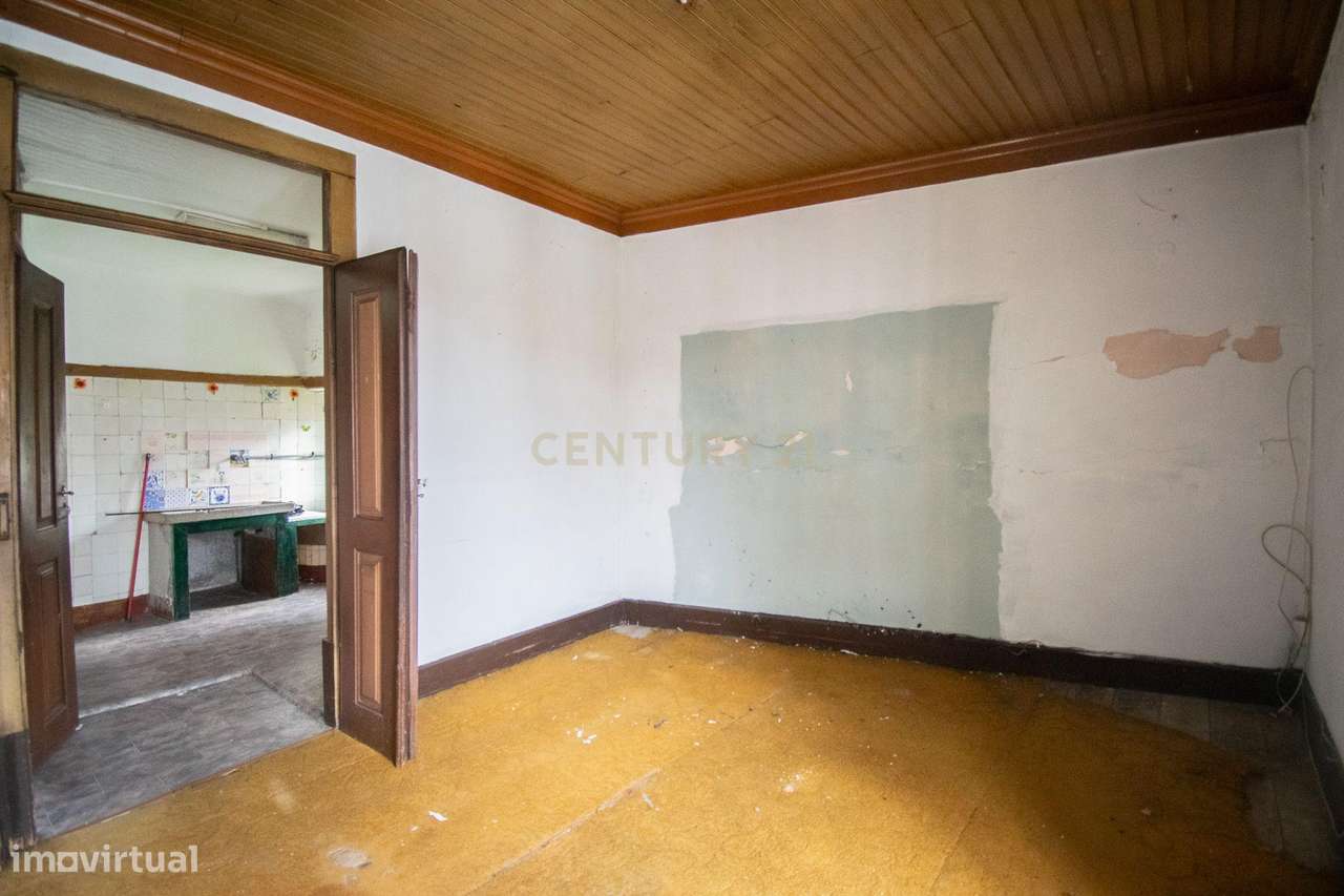 Prédio na emblemática Rua do Quebra Costas, no centro histórico de Coi-31