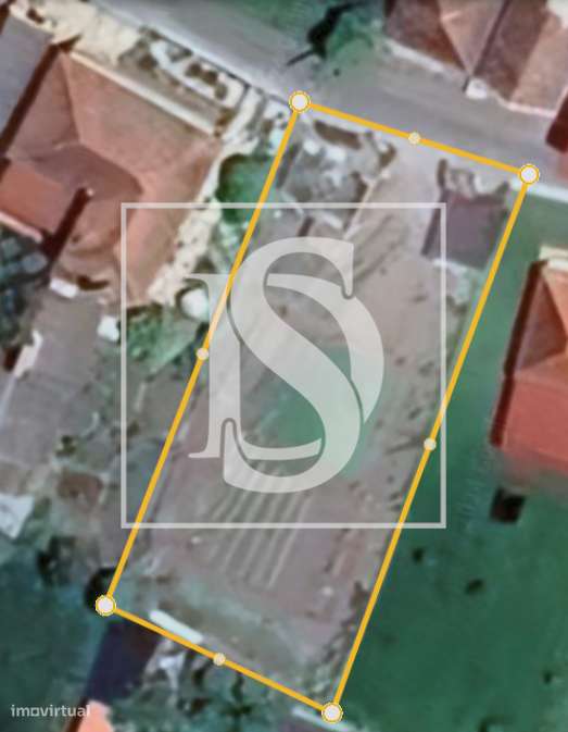 TERRENO COM RUINA - OTIMA LOCALIZAÇÃO - VILA DE PUNHE - Grande imagem: 2/13