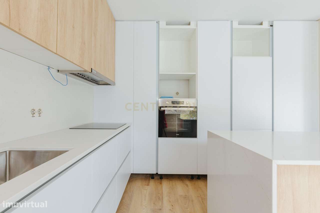 Apartamento T2 Novo com Vista Panorâmica em Loures-17