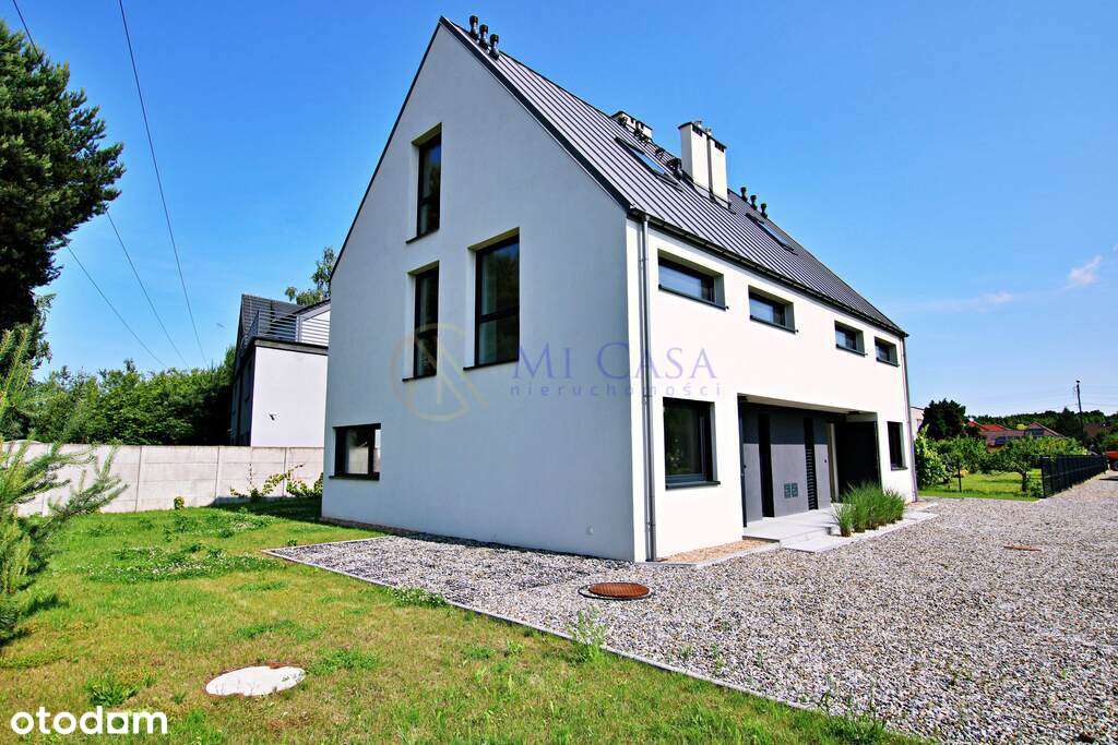 Funkcjonalny dom z dodatkowym pokojem na parterze-3