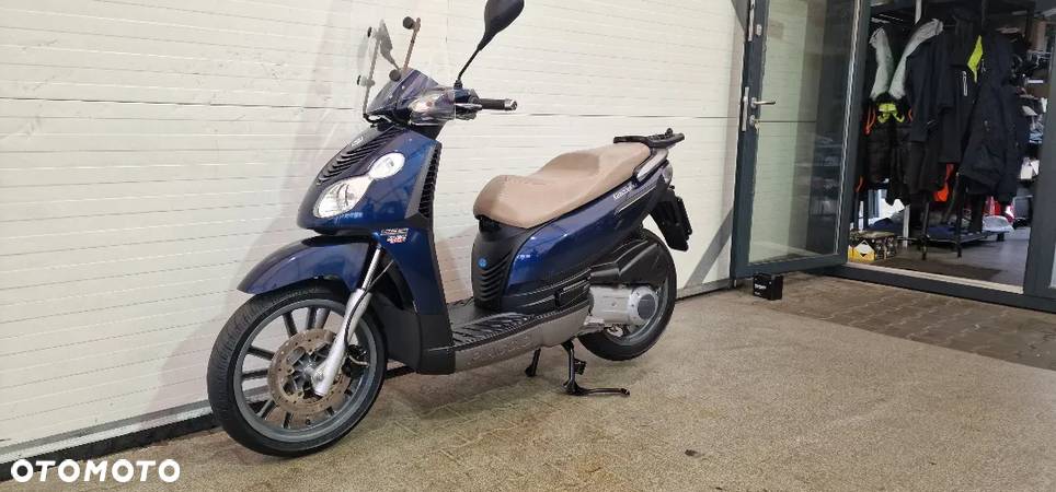 Piaggio Carnaby - 1