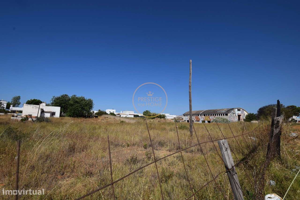 Terreno para construção de 150 apartamentos T2 e T4  em Olhão com a ár-7
