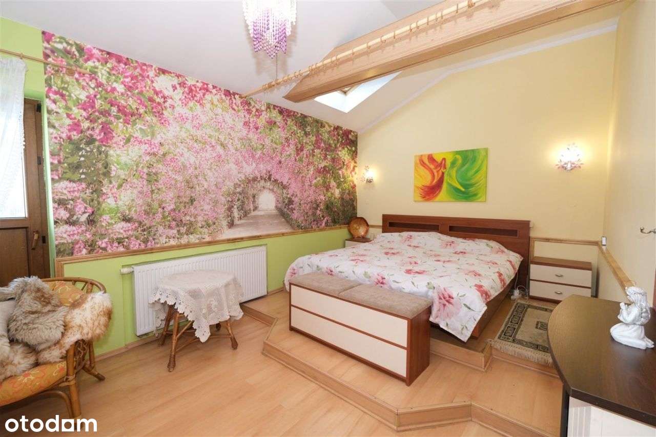 Komfortowy dom z przestrzenią do pracy i życia!-1