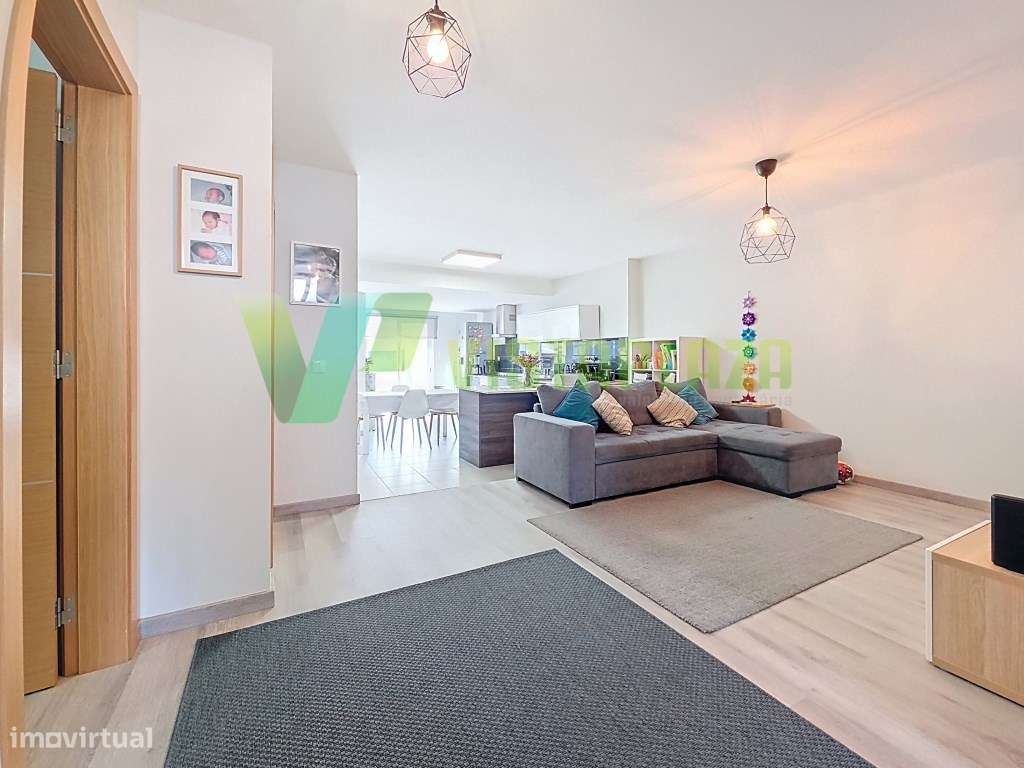 Casa térrea com 4 quartos situada na Bemposta, Portimão-6