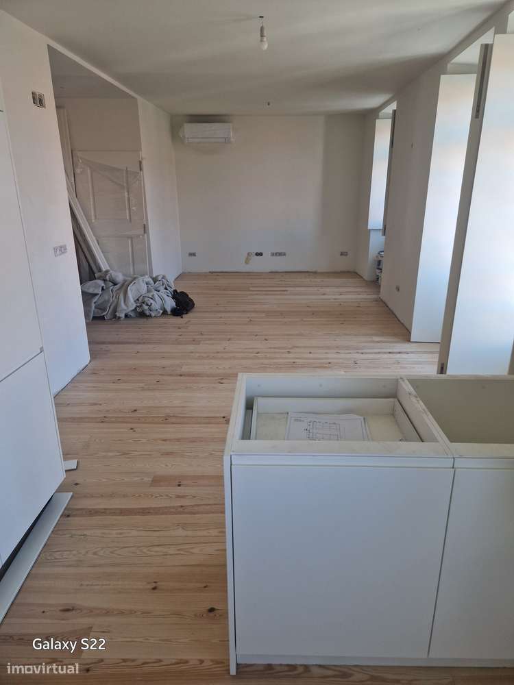 T2 no 3º Andar com 3 Jardins, Elevador, Coz.Equipada Lx-9