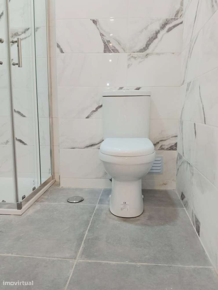 Apartamento T3 Totalmente Remodelado-33