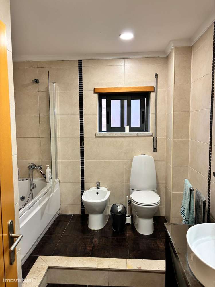 Apartamento Luxuoso com Vista Panorâmica em Montijo-16