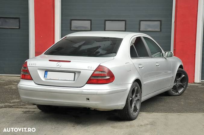 Mercedes-Benz E 270 CDI Elegance - 4