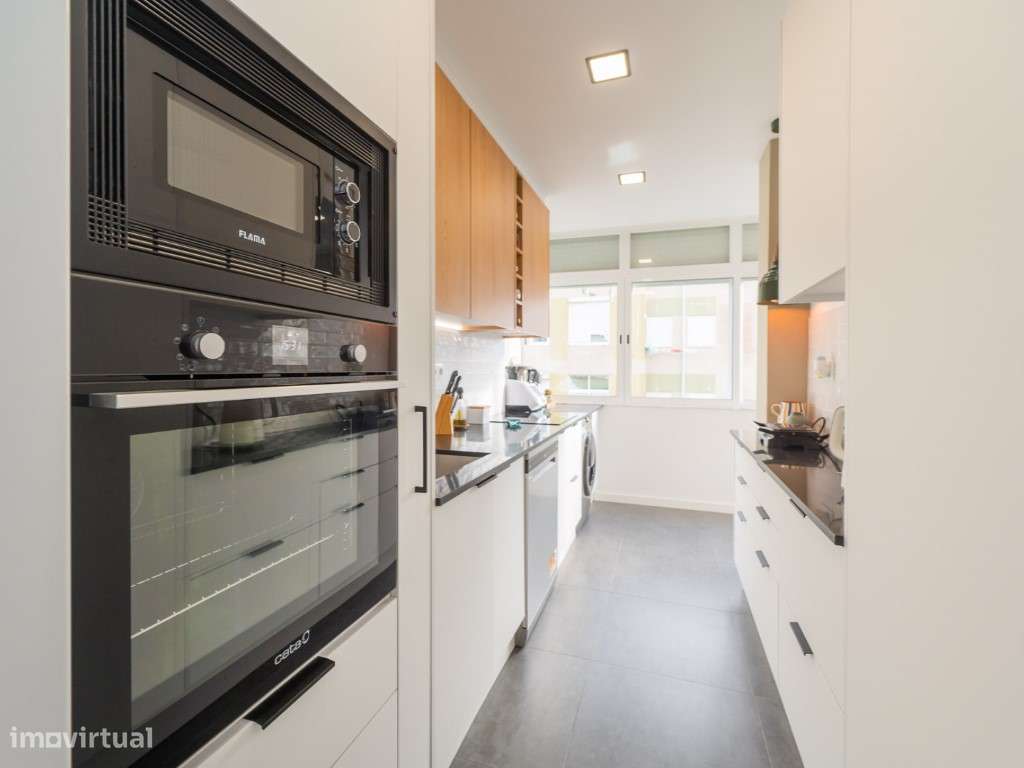 T2 Remodelado Centro de Linda-a-Velha-0