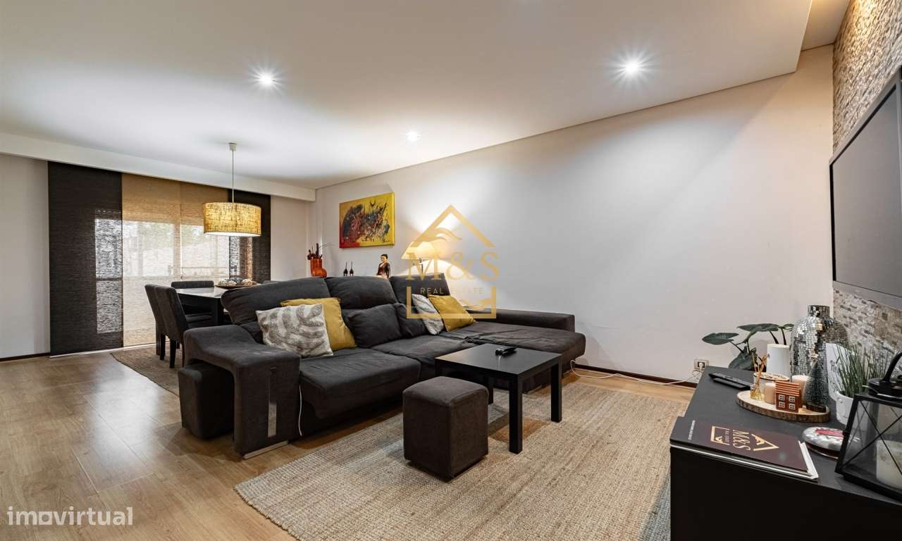 Apartamento T4 Remodelado, Terraço com 100m2,a 500Mts do Metro - Porto-7