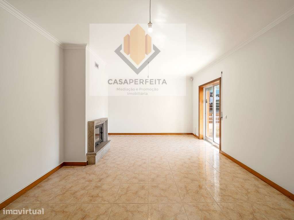 Fabuloso Apartamento T3 de 3 Frentes com Varanda e Box - Avintes-1