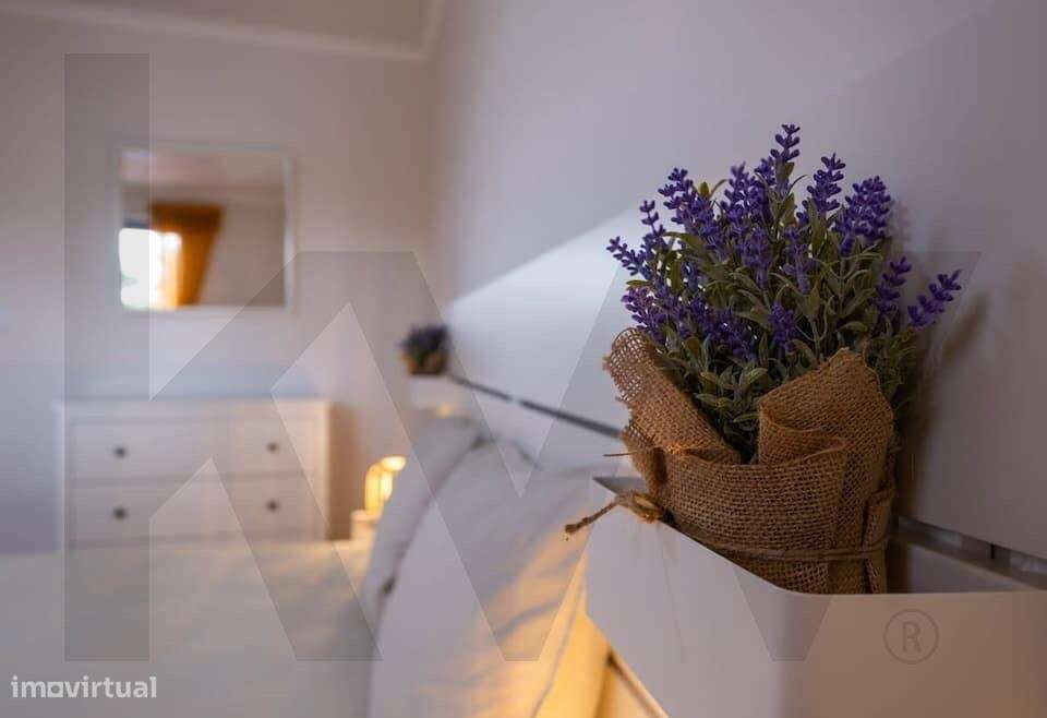 Moradia T5 com Licenciamento de Alojamento Local no Centro de Ponta De-16