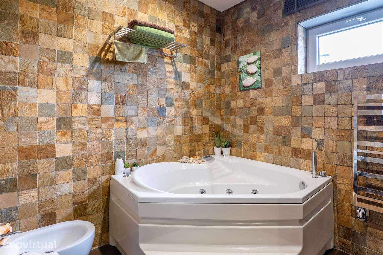 Moradia T3+1 - Exclusividade, Design e Conforto Superior-27