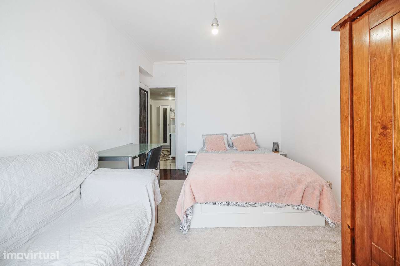 Apartamento T2 Remodelado | Tapada das Mercês-20