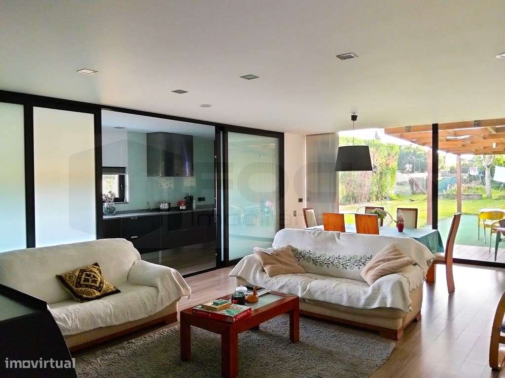 Moradia T4 de arquitetura contemporânea, às portas da cidade - AVEIRO-3