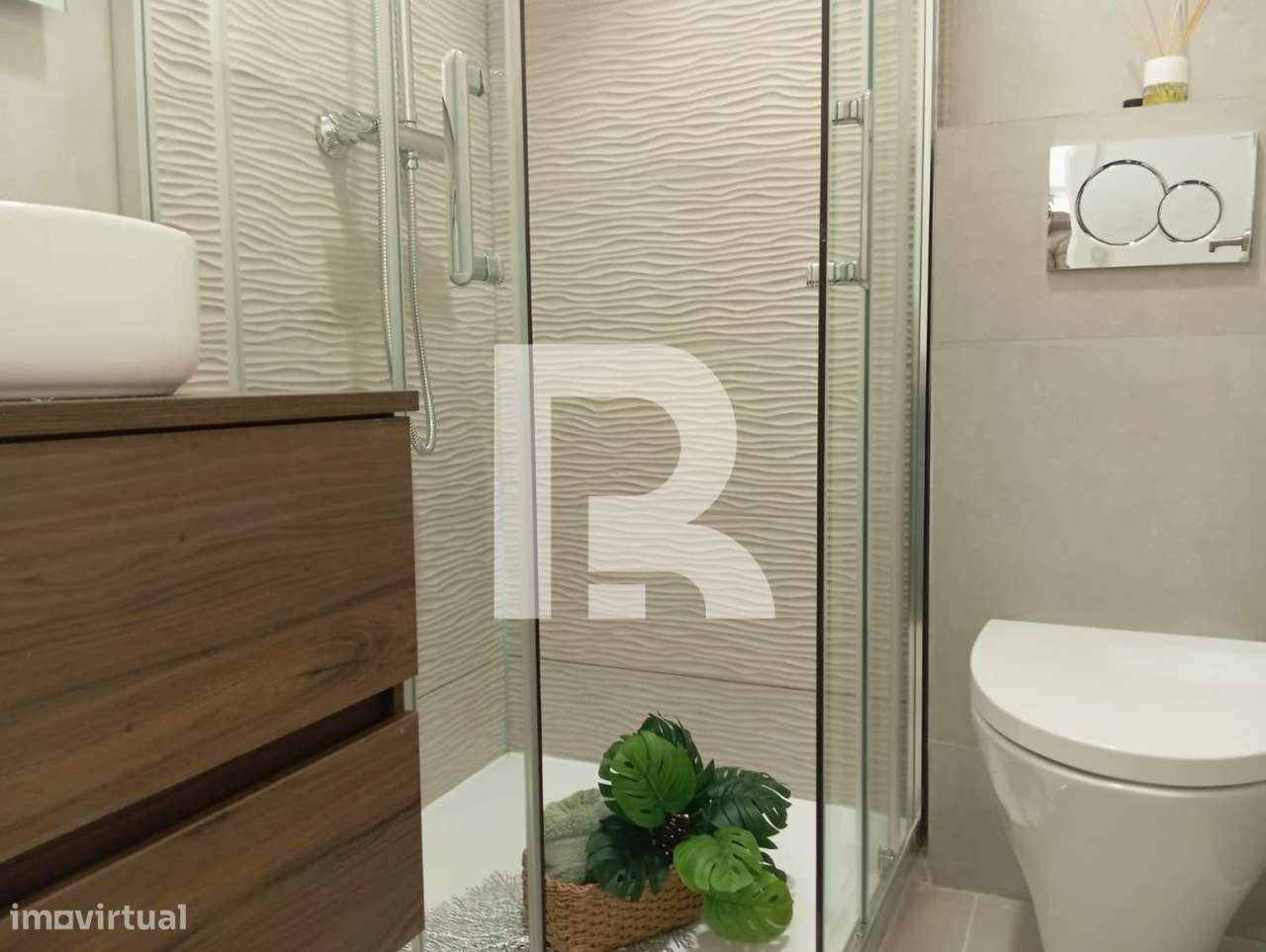 Apartamento T3 Totalmente Remodelado em Benfica-17