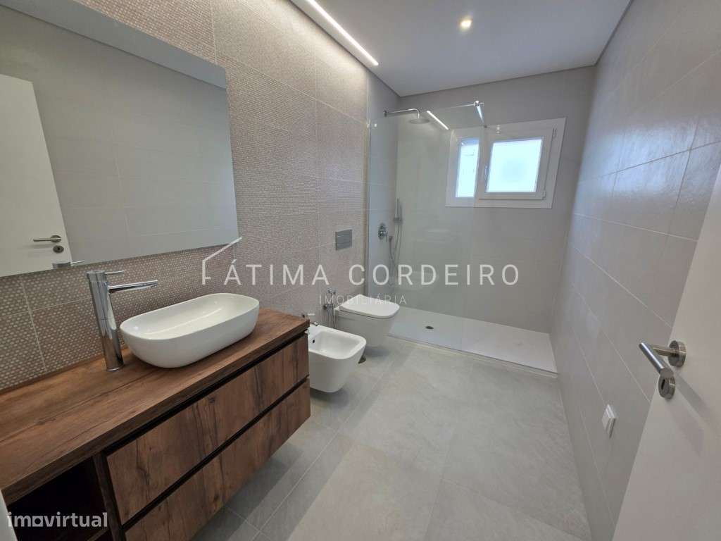 Fantástica Moradia Isolada Térrea T4 Fernão Ferro-6