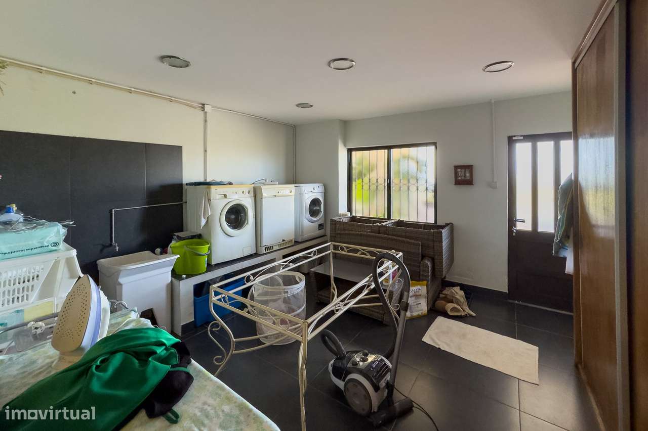 Moradia de Luxo T4 | Piscina Aquecida | Exclusividade Total em Amares-39