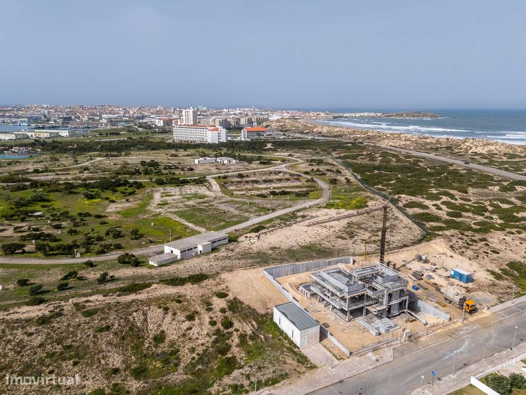 Moradia isolada com piscina apenas a 400 m da praia-37