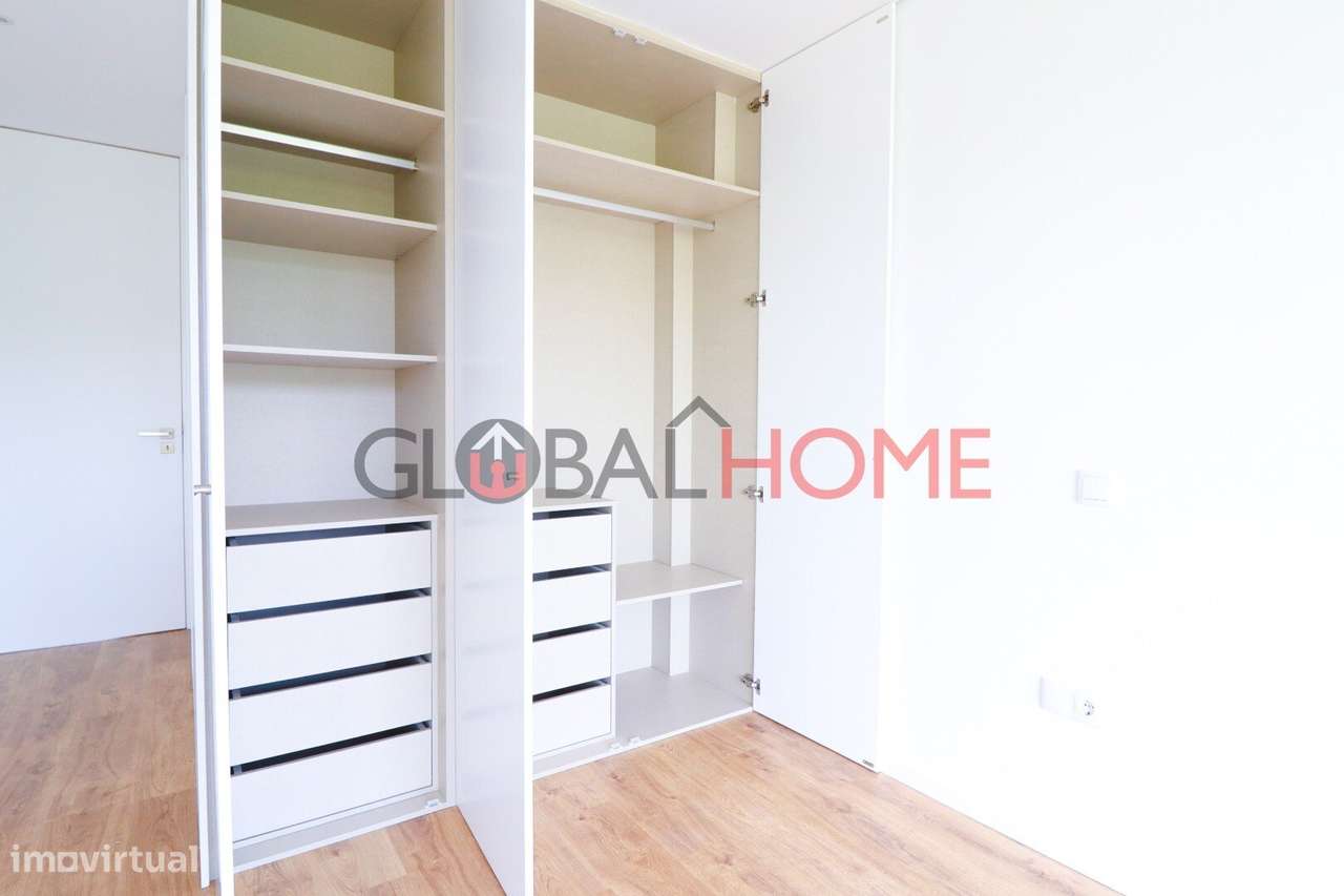 Moradia T3 Nova com Terraço e Piscina em São Pedro da Cova-47