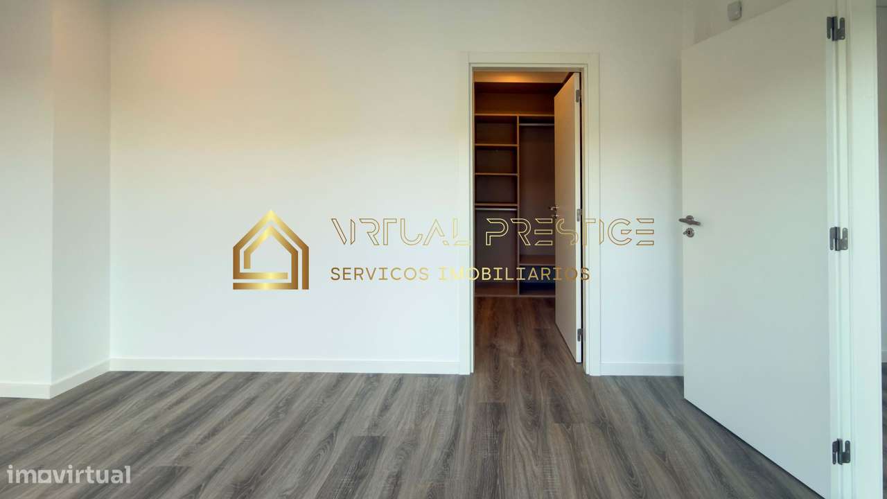 Moradia T4+1 nova com piscina e garagem em Palhais + cave com escri...-11