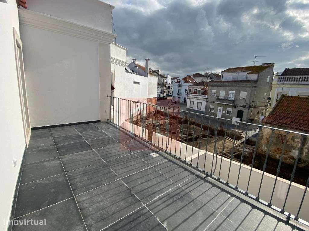 Apartamento duplex T2+2 com terraço no centro histórico Alcochete-13