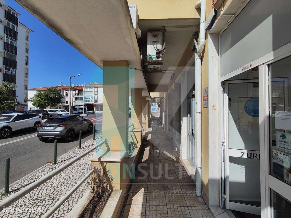 Loja no centro de Carcavelos-7