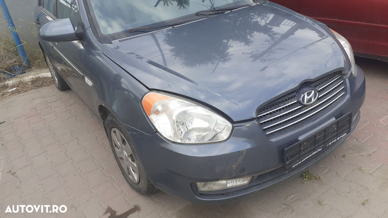 Luneta Hyundai Accent 2008 Berlina Albastru - 2