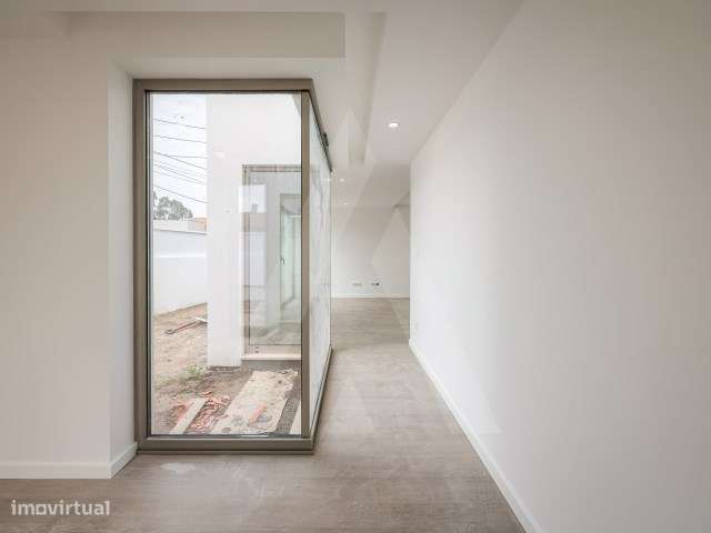 Moradia T4 + 1 de arquitetura moderna a 7 minutos do centro de Aveiro-17