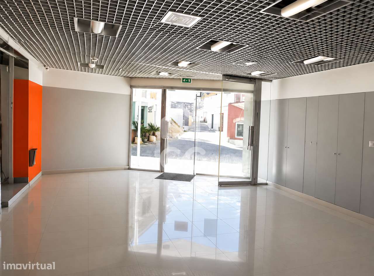 Loja de 2 Pisos com 242 m² em Amiais de Baixo – Santarém-2