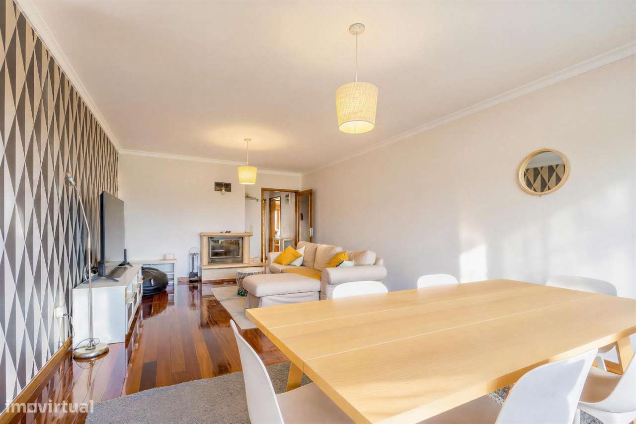 Apartamento T3 com 2 Frentes, Varandas em Vila do Conde-0